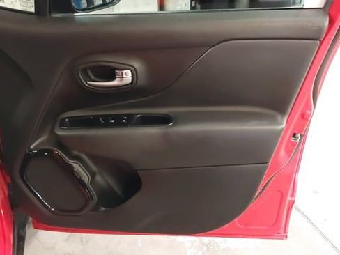 Used 2022 Jeep Renegade Altitude w/ Convenience Group AWD/4WD image 38