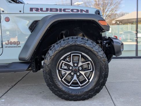 Used 2024 Jeep Wrangler Unlimited Rubicon w/ Technology Group image 11