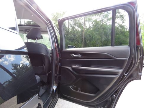 Used 2023 Jeep Grand Cherokee L Laredo w/ Luxury Tech Group I AWD/4WD image 15