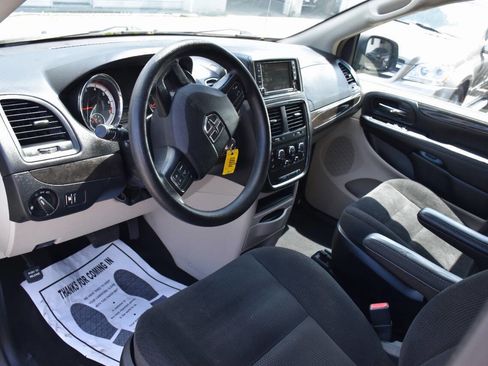 Used 2019 Dodge Grand Caravan SE image 11