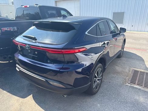 Used 2024 Toyota Venza LE AWD/4WD image 3