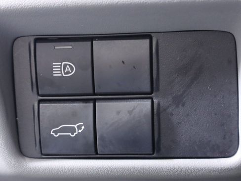 Used 2020 Toyota Highlander LE AWD/4WD image 10