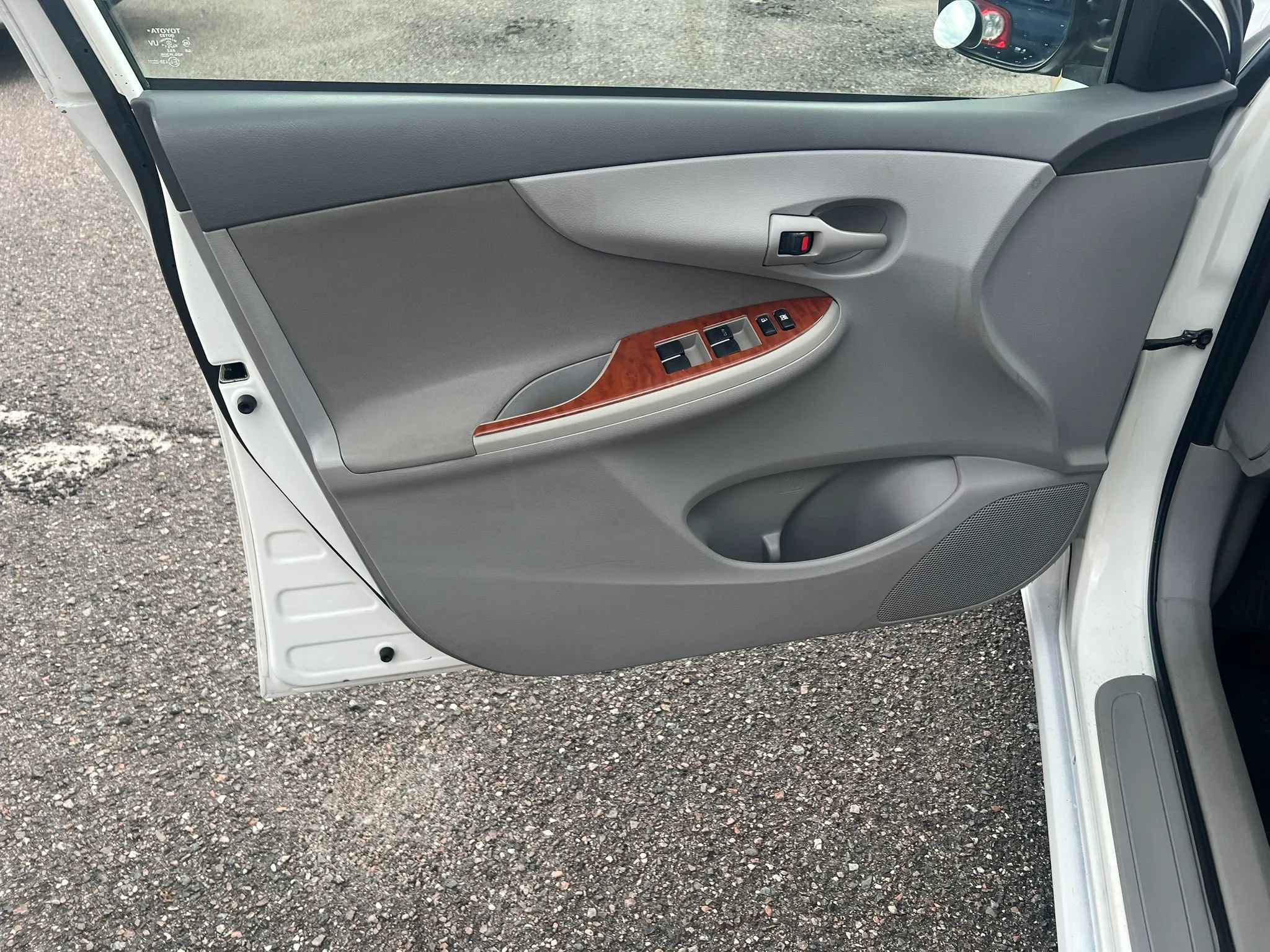 Used 2009 Toyota Corolla FWD image 5