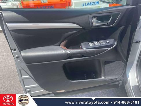 Used 2015 Toyota Highlander XLE AWD/4WD image 19