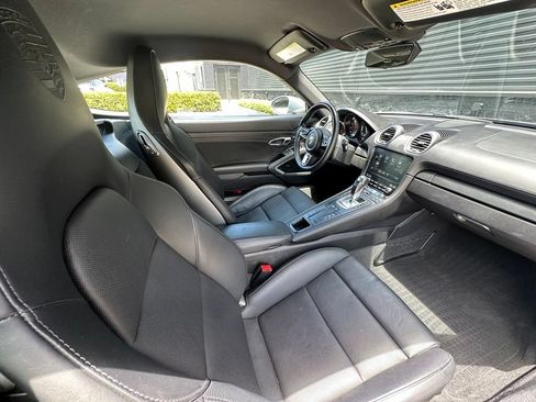 Certified 2024 Porsche 718 Cayman RWD image 36