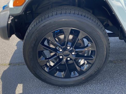 Used 2023 Jeep Wrangler Sahara image 12