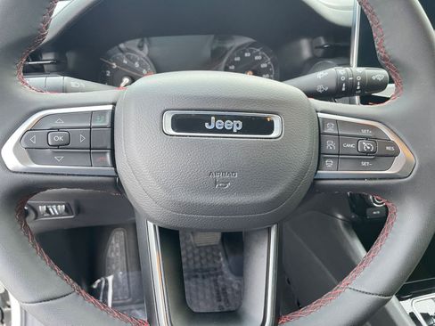 Used 2025 Jeep Compass Trailhawk image 27