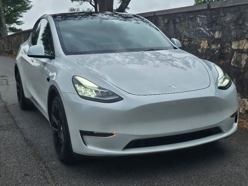 Used 2023 Tesla Model Y Long Range AWD/4WD image 12