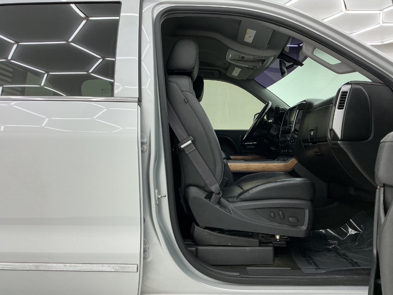 Used 2016 Chevrolet Silverado 1500 LTZ AWD/4WD image 17