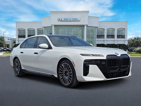New 2026 BMW 750e xDrive image 1