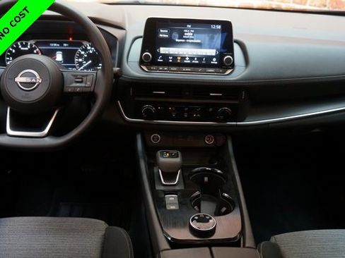 Used 2022 Nissan Rogue S image 11