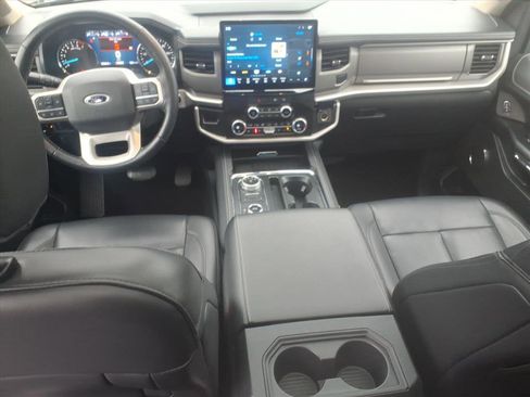 Used 2023 Ford Expedition Max XLT image 6