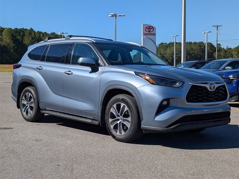 Used 2022 Toyota Highlander XLE image 7
