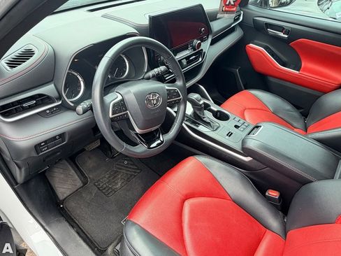 Used 2023 Toyota Highlander XSE FWD image 6