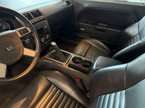 Used 2010 Dodge Challenger R/T RWD image 17