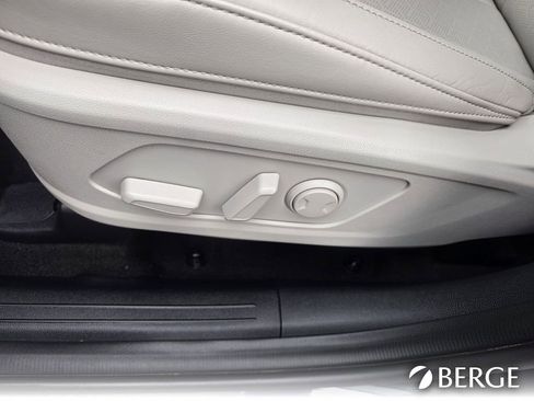 Used 2022 Kia Sorento S image 16