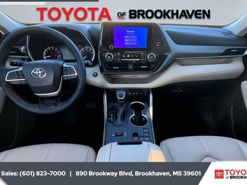 Used 2024 Toyota Highlander XLE image 13