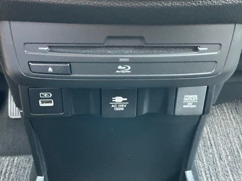 Used 2024 Honda Odyssey Elite image 16