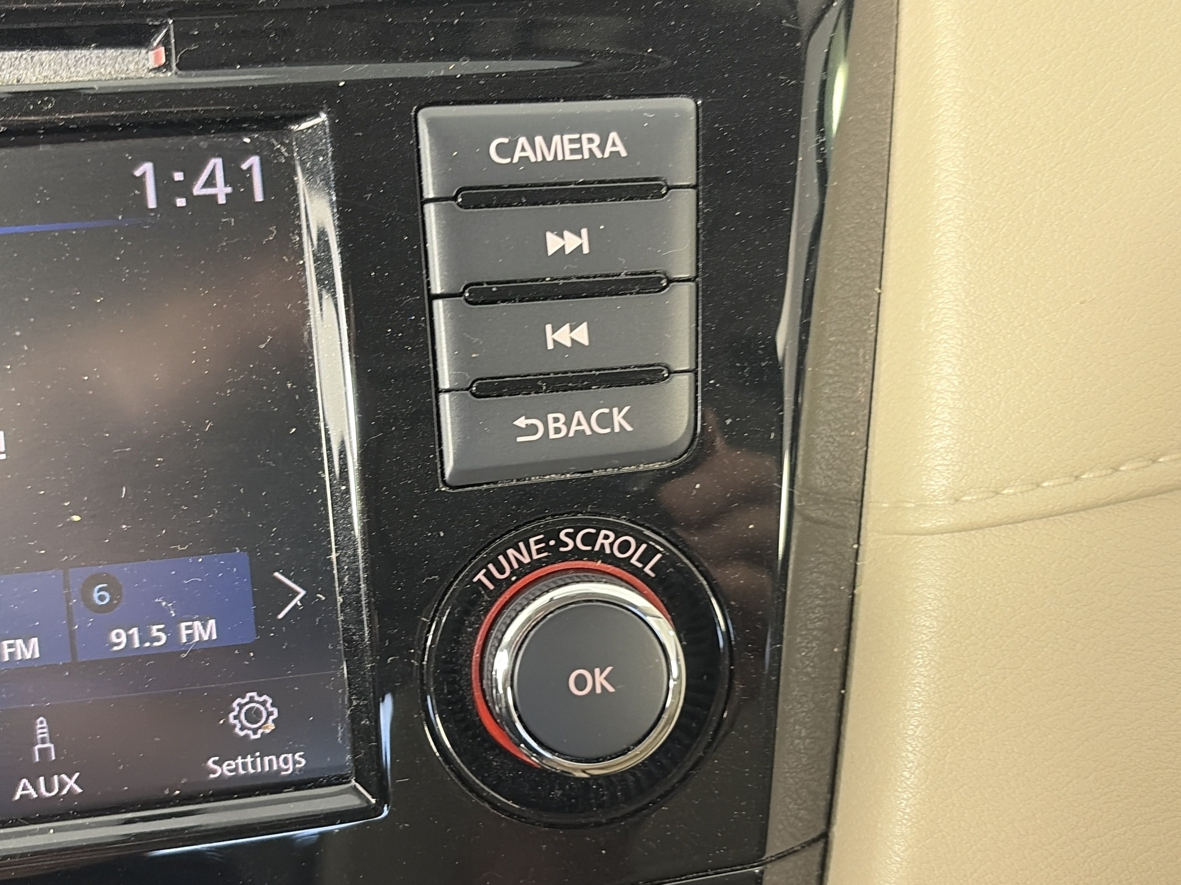 Used 2018 Nissan Rogue SV FWD image 21