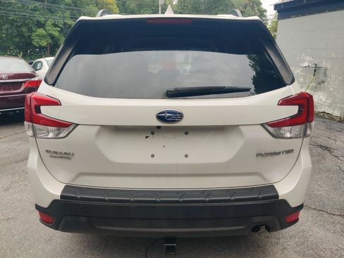 Used 2019 Subaru Forester Premium AWD/4WD image 5