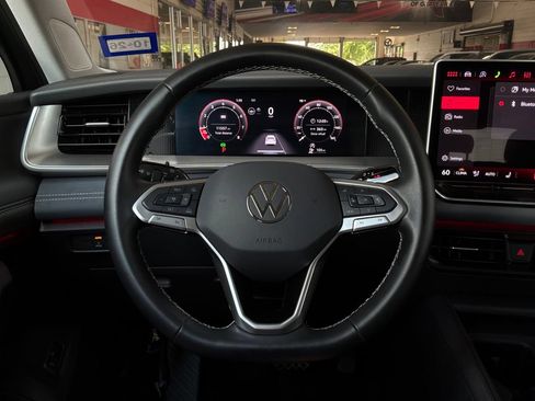 Used 2026 Volkswagen Tiguan SE FWD image 36