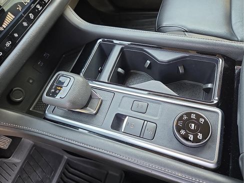 Used 2024 Nissan Pathfinder SL image 25