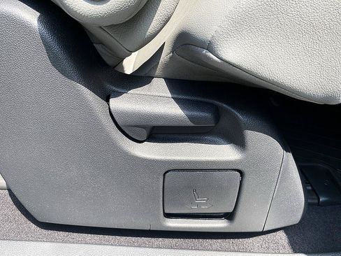 Certified 2026 Toyota Sienna XLE FWD image 34
