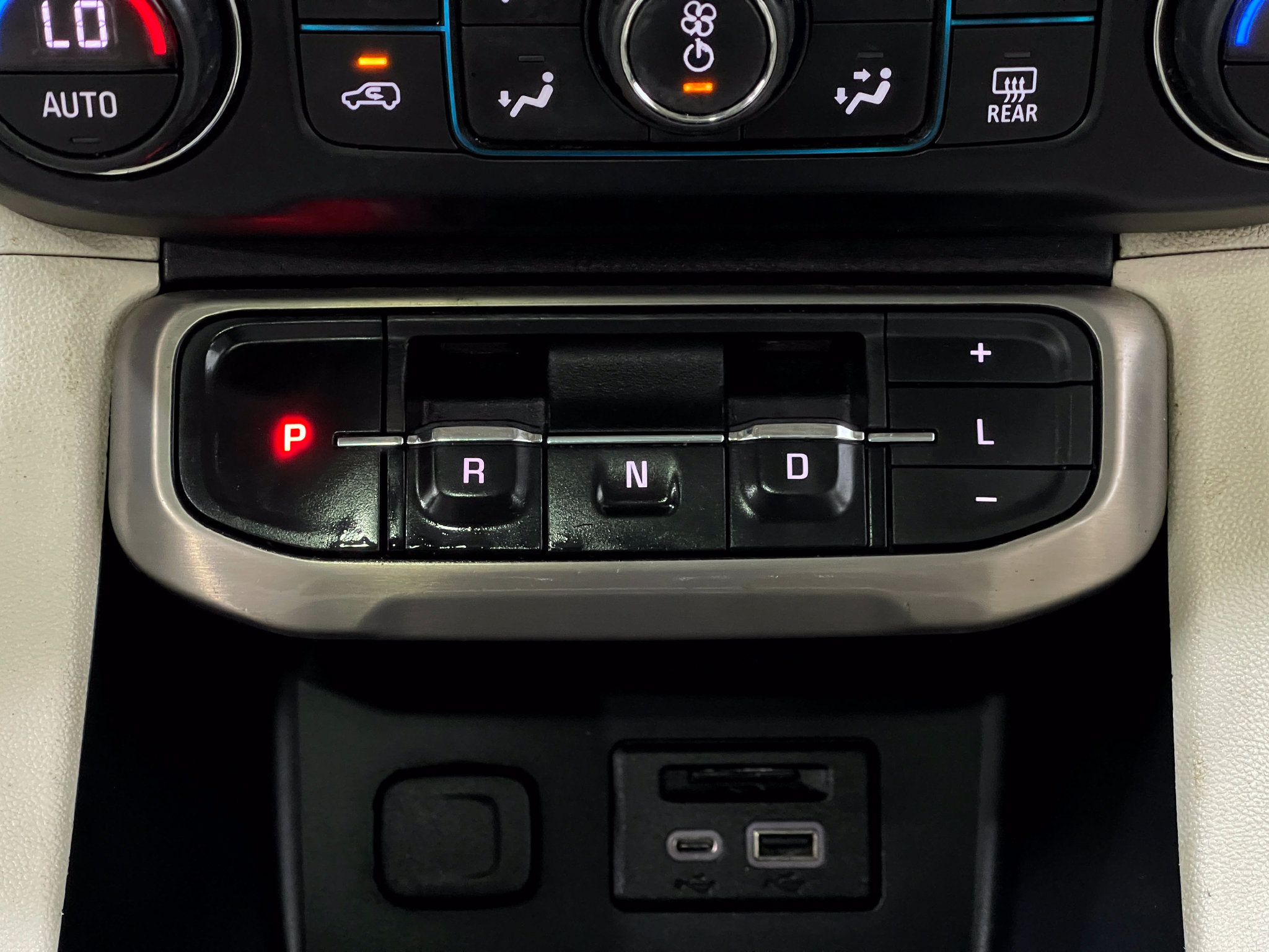 Used 2021 GMC Acadia Denali w/ Denali Technology Package FWD image 27