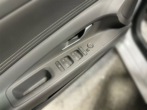 Certified 2025 Hyundai Elantra Sport image 15