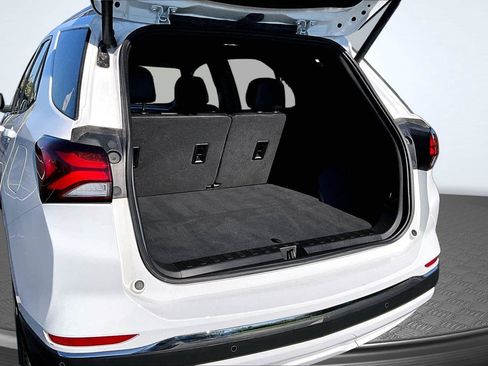 Used 2022 Chevrolet Equinox RS w/ RS Leather Package AWD/4WD image 5