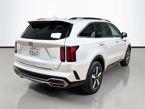 Certified 2021 Kia Sorento S w/ Panoramic Sunroof Package image 7