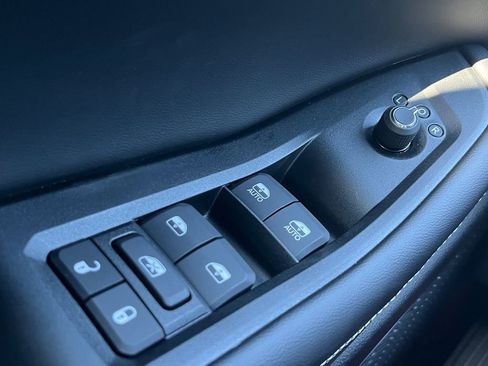 New 2025 Jeep Grand Cherokee Laredo image 7