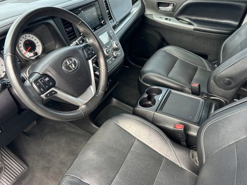 Certified 2020 Toyota Sienna SE w/ SE Preferred Package FWD image 9