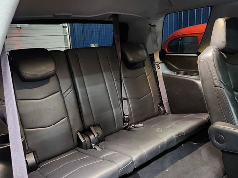Used 2017 Cadillac Escalade Luxury image 17