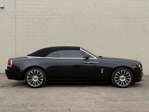 Used 2018 Rolls-Royce Dawn RWD image 12
