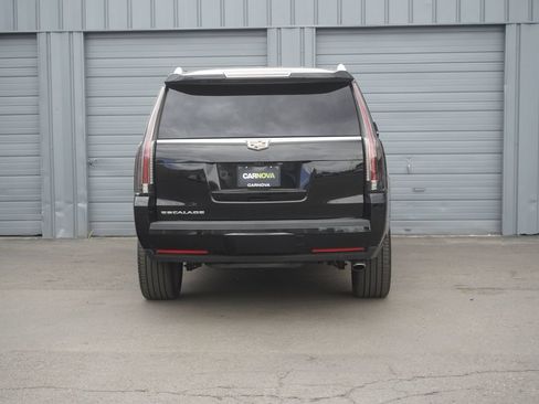 Used 2018 Cadillac Escalade Platinum AWD/4WD image 4