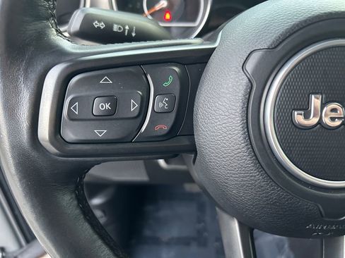 Used 2021 Jeep Gladiator Willys image 17