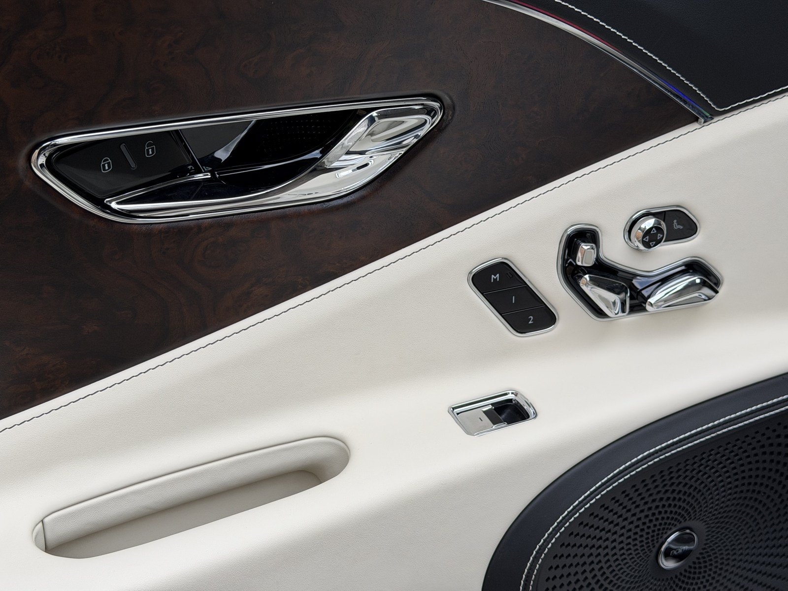 Used 2026 Bentley Flying Spur V8 AWD/4WD image 38