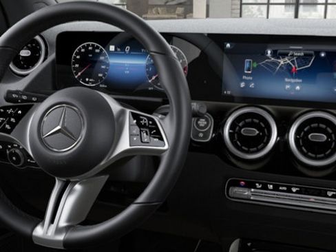 Used 2026 Mercedes-Benz GLA 250 4MATIC image 5