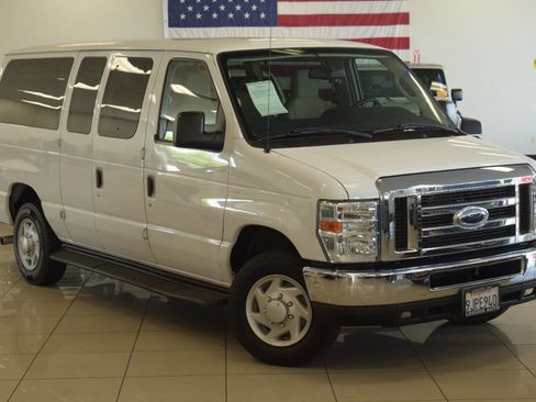 Used 2014 Ford E-350 and Econoline 350 XLT RWD image 3
