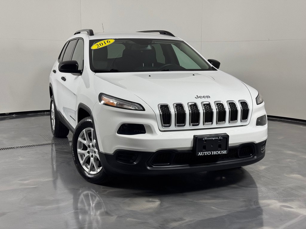 Used 2016 Jeep Cherokee Sport FWD image 2