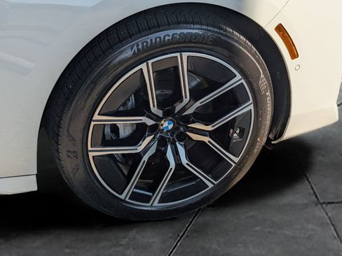 Used 2023 BMW 740i RWD image 11
