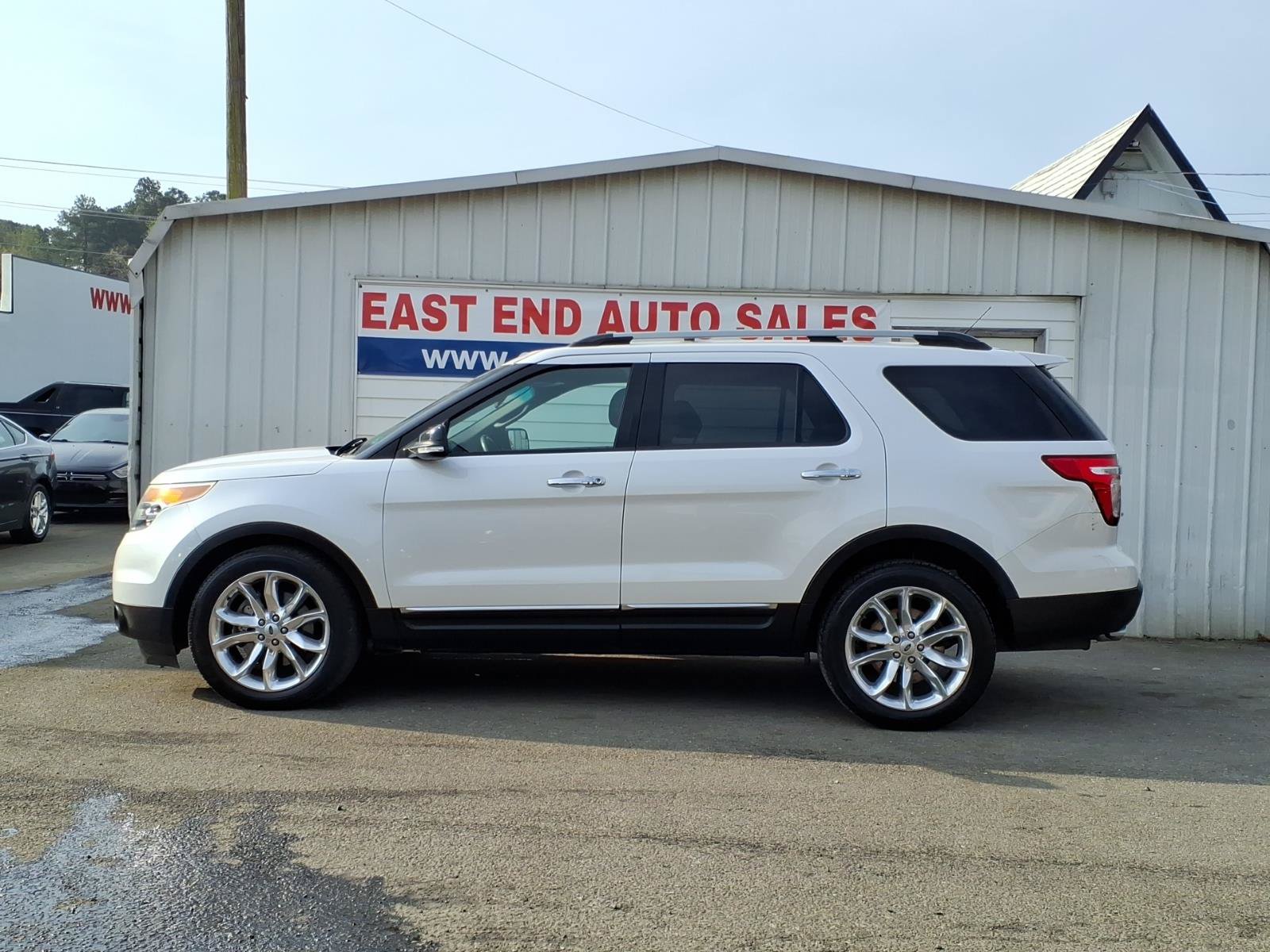 Used 2014 Ford Explorer XLT w/ Equipment Group 202A AWD/4WD image 2