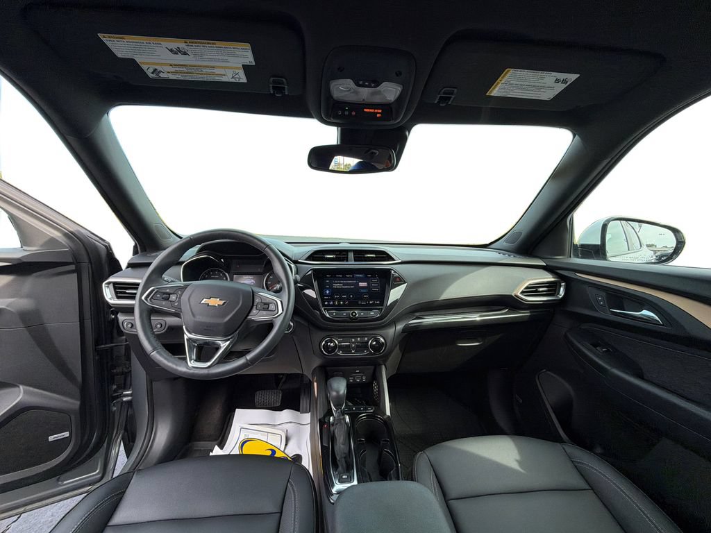 Used 2023 Chevrolet TrailBlazer ACTIV w/ Technology Package AWD/4WD image 9