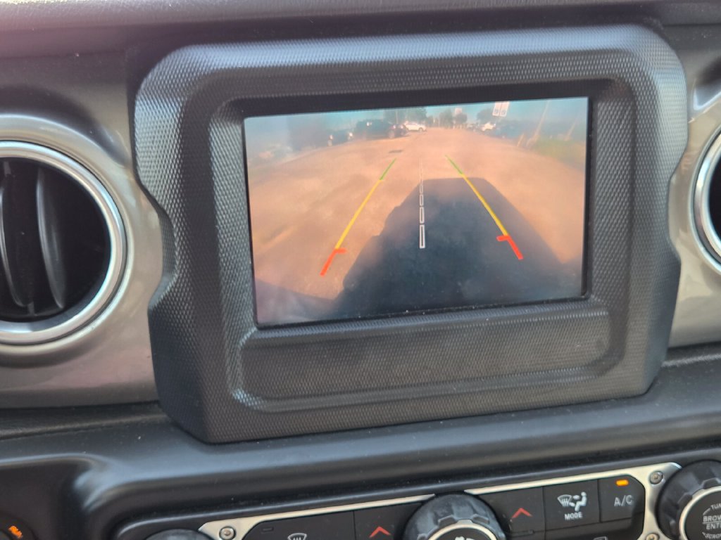 Used 2019 Jeep Wrangler Unlimited Sahara w/ Safety Group AWD/4WD image 16