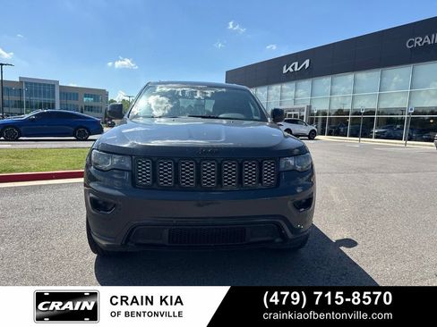 Used 2018 Jeep Grand Cherokee Altitude AWD/4WD image 15