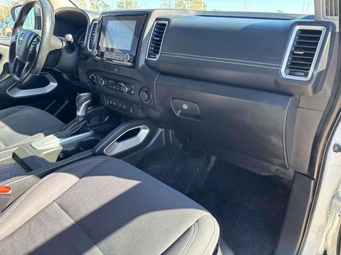Used 2023 Nissan Frontier SV w/ SV Convenience Package image 17