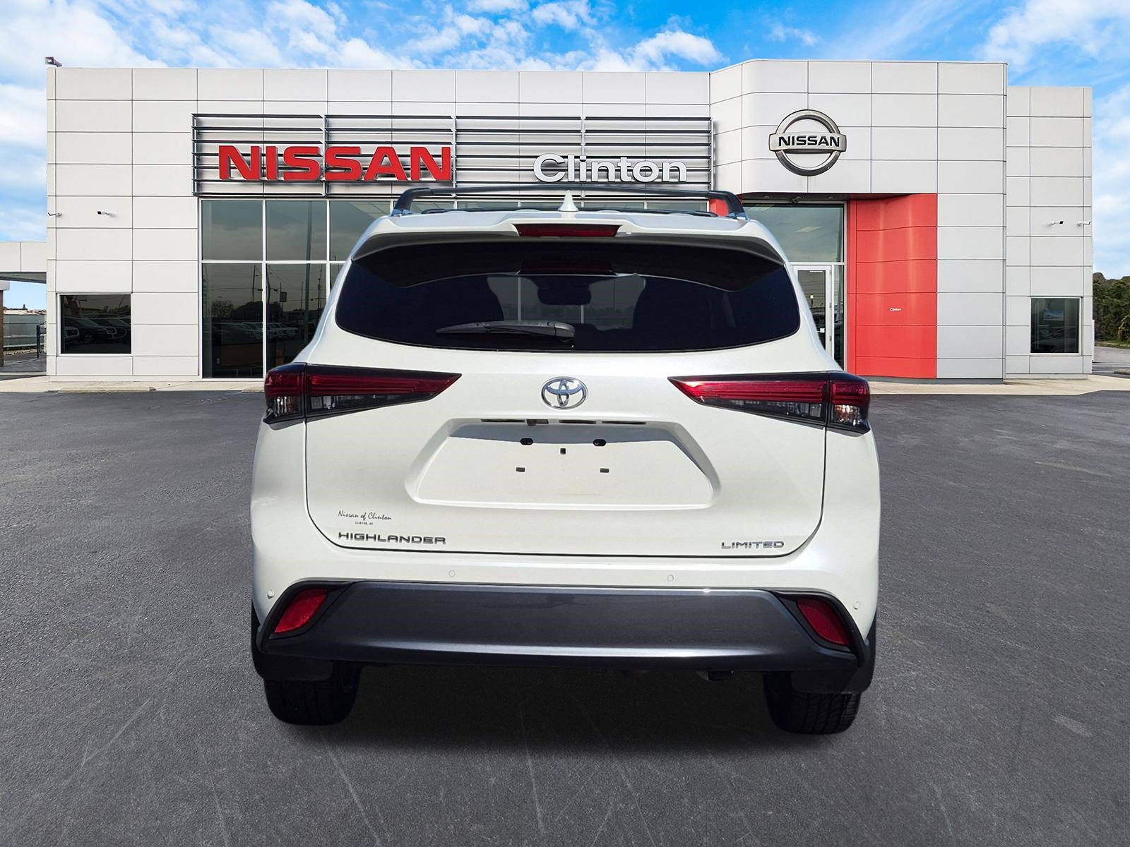 Used 2021 Toyota Highlander Limited FWD image 4