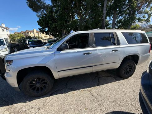 Used 2016 Chevrolet Suburban LTZ image 2