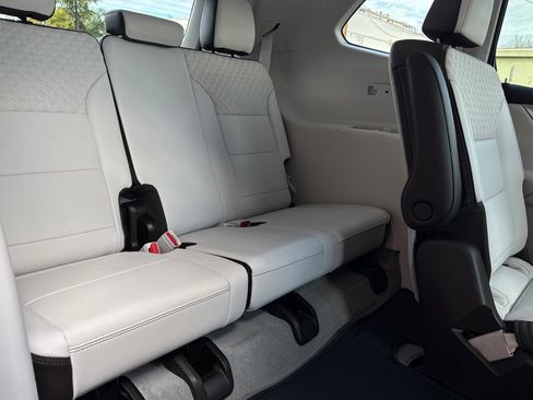 Used 2025 GMC Acadia Denali w/ Super Cruise Package image 19